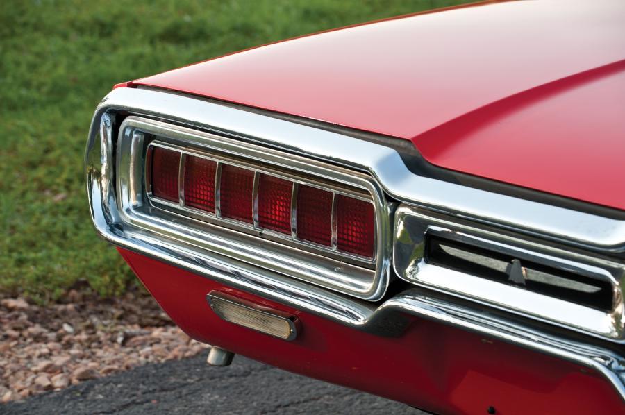  Ford Thunderbird Convertible 1965 года  (фото 12 из 26)